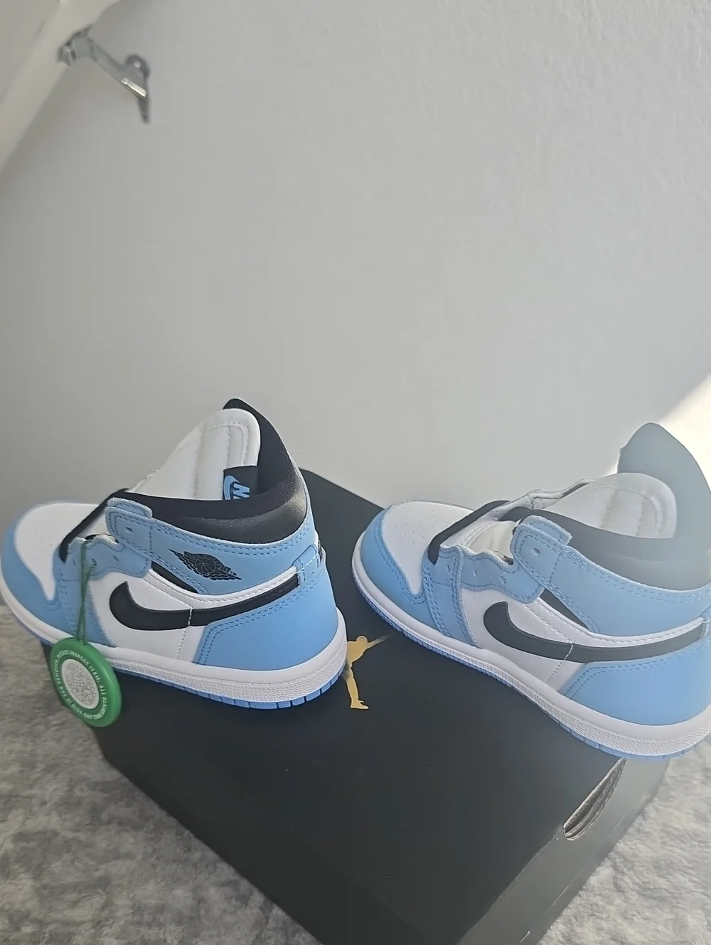 Nike Kids' Air Jordan 1 Mid - White, Light Blue & Black